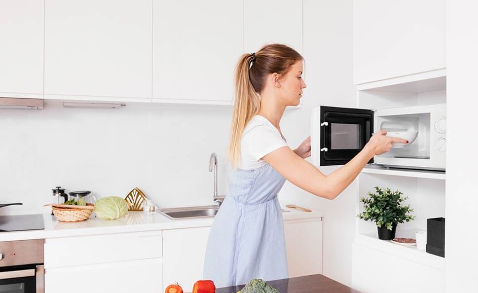 Whirlpool MAX36WSL - Microondas Libre Instalación Grill 700W Blanco -  Lacasadelelectrodomestico.com